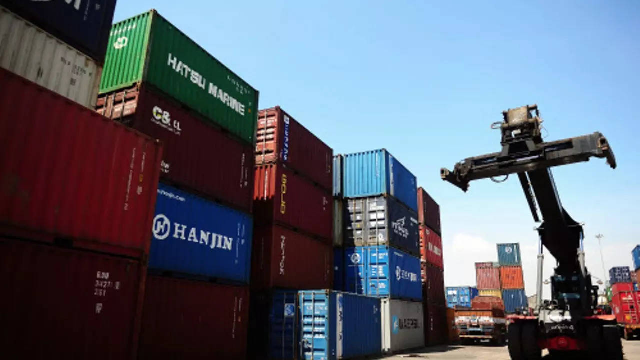 Taiwan Feb exports fall again; H1 outlook poor