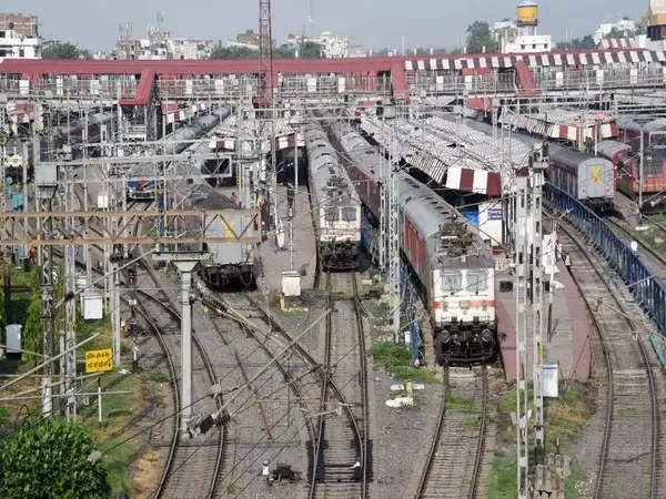 Central Railway achieves major milestone with 100% electrification of entire Broad Gauge Network