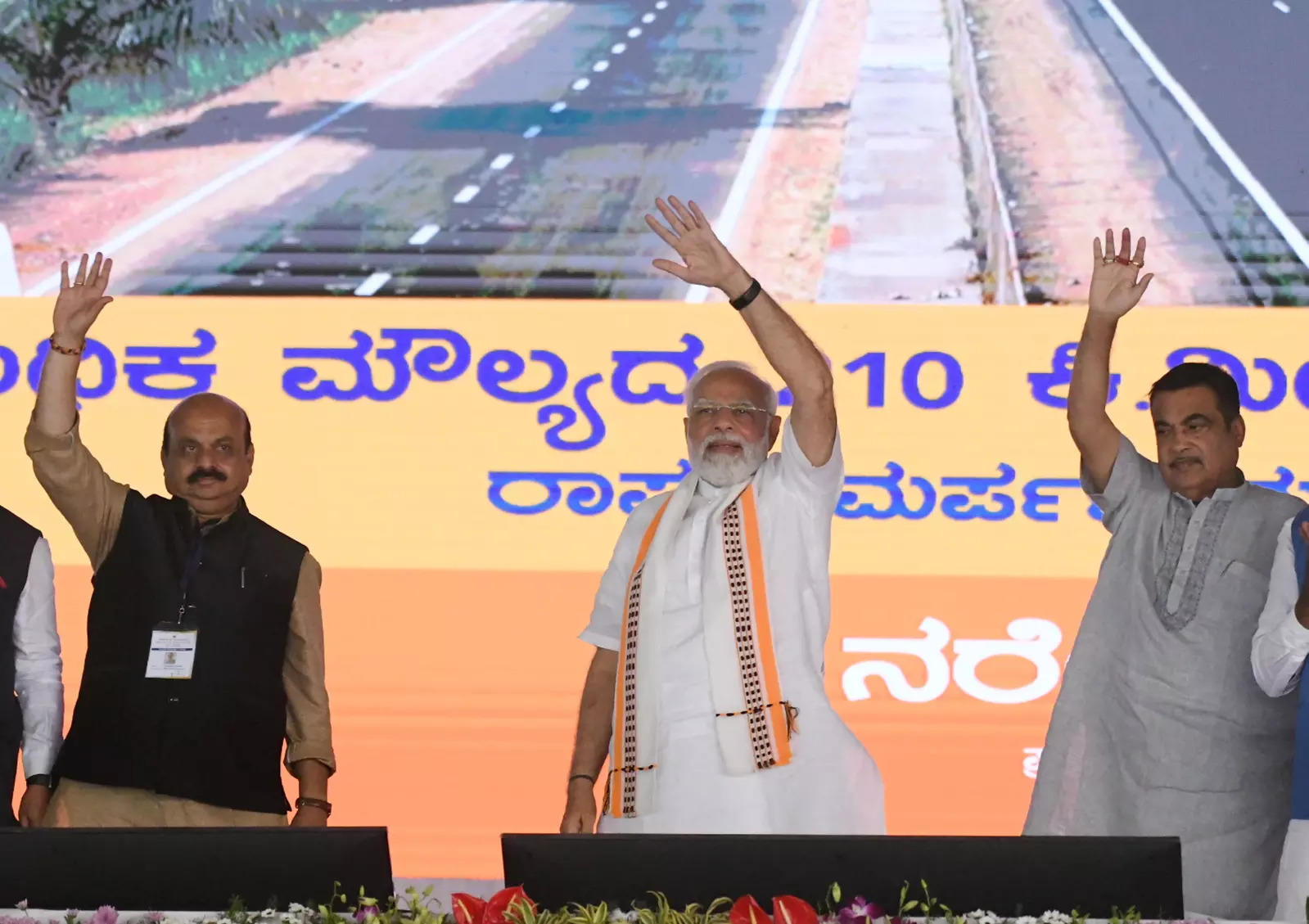  Prime Minister Narendra Modi with Union Minister for Road Transport & Highways Nitin Gadkari and Karnataka Chief Minister Basavaraj Bommai during the inauguration of the Bengaluru-Mysuru Expressway project in Mandya district. (PTI Photo)