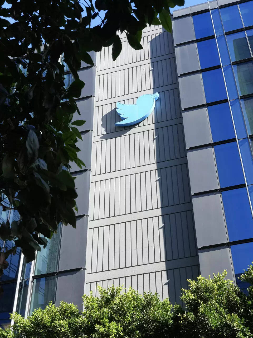 Elon Musk puts Twitter's value at just $20 billion