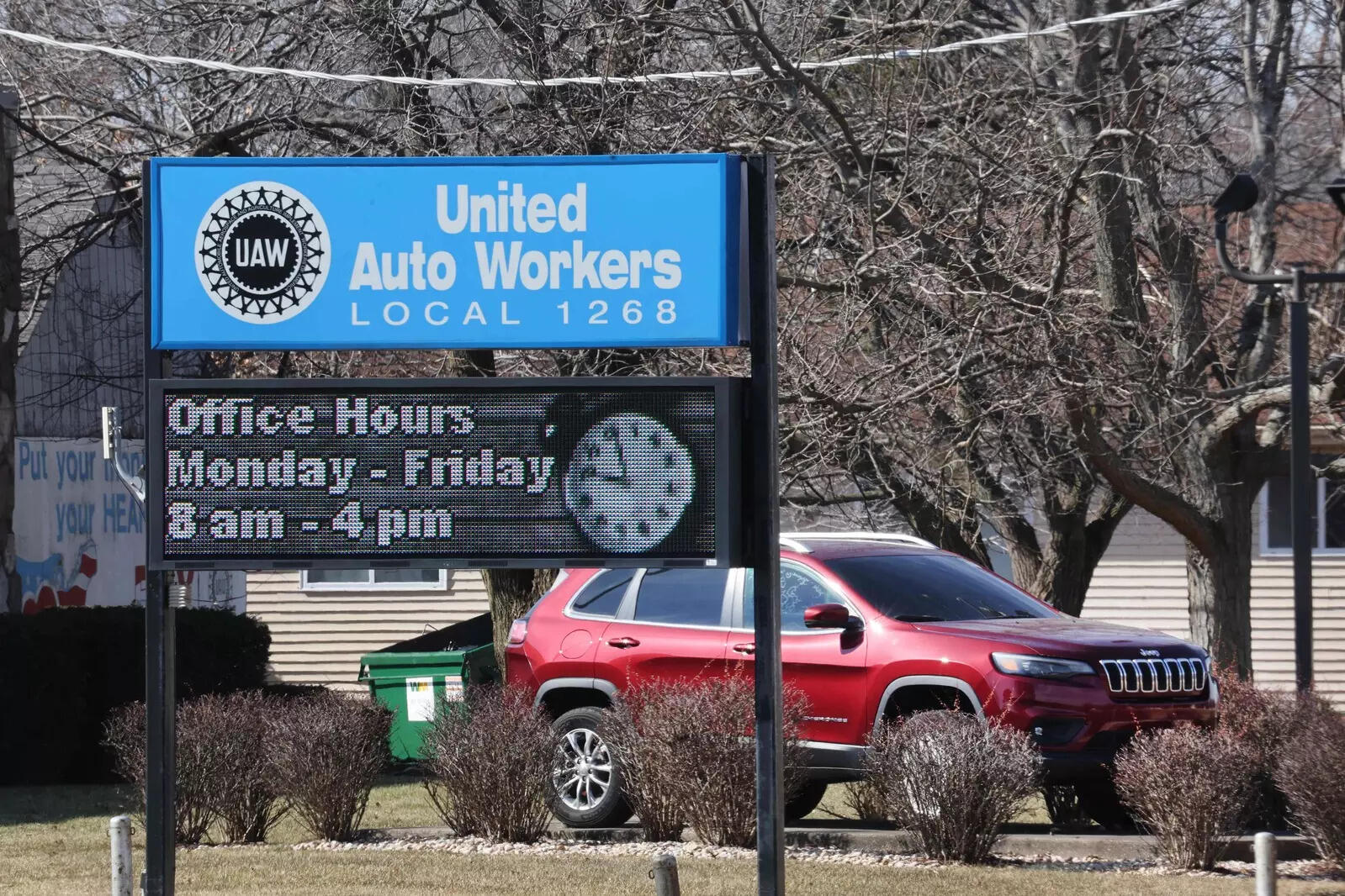 <p>On the UAW president's agenda are ending the current two-tier wage system under which new hires at Detroit Three plants earn 25% less than UAW workers with five or more years on the job.<br /></p>