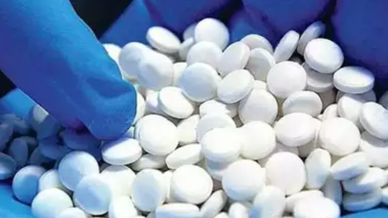 सरकार ने नकली दवा बनाने वाली 18 फार्मा कंपनियों के लाइसेंस रद्द किए