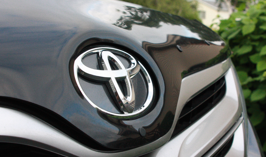 <p>U.S. consumers making the switch to electric vehicles are largely doing so from Toyota and Honda Motor Co, data from S&amp;P Global Mobility showed in November.</p>