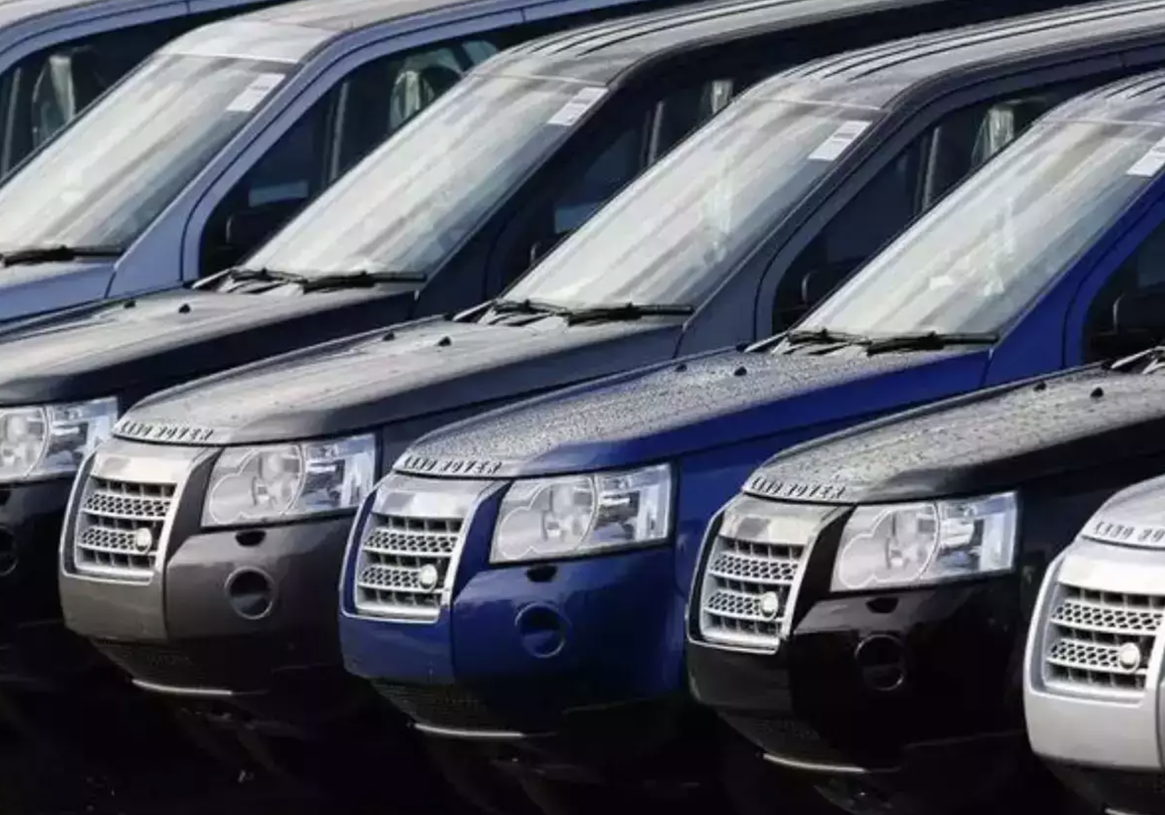 <p>Retailers said the change in customers preference towards compact SUVs and EVs is now driving the automobile sector.</p>