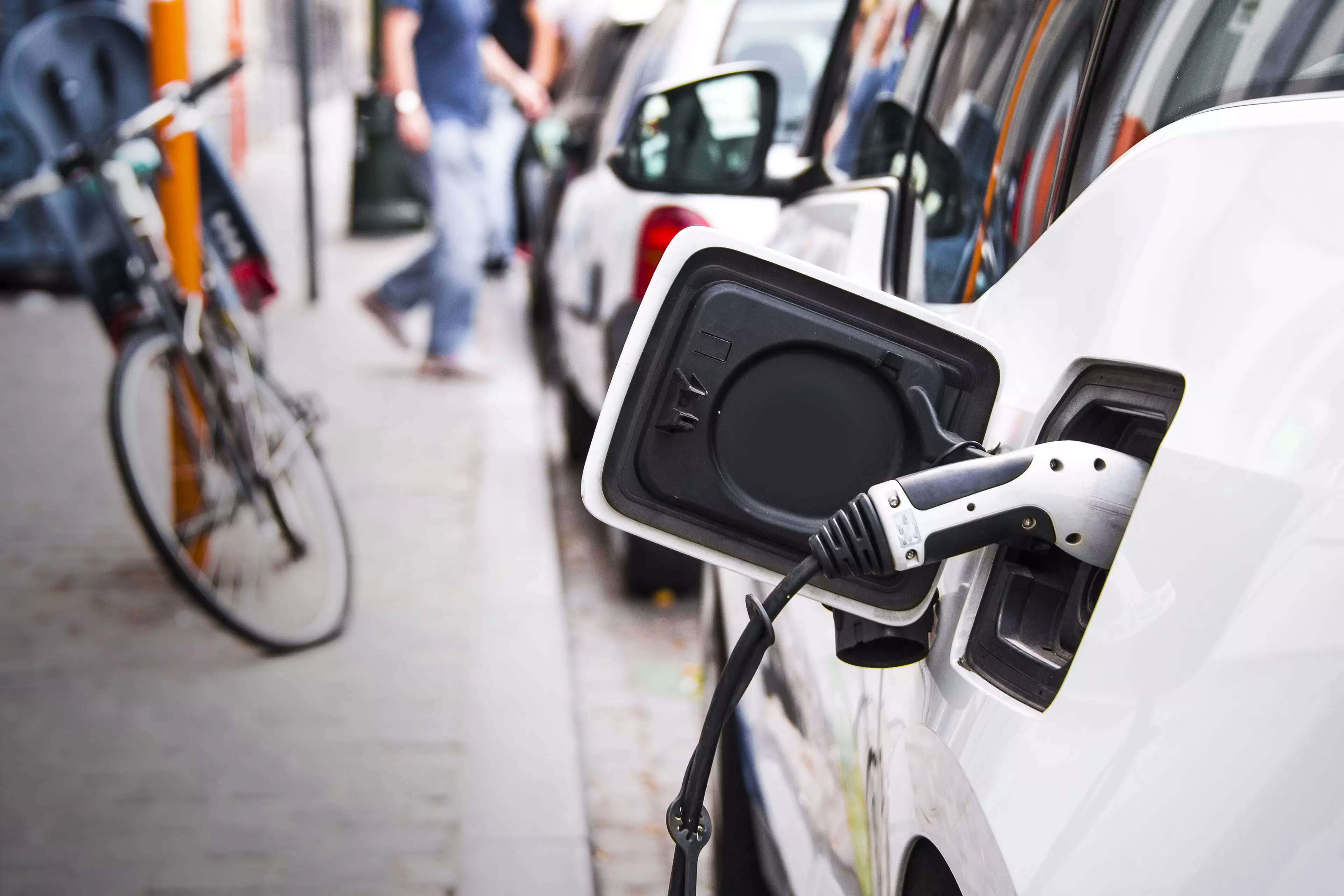 <p>The institute said smooth electricity supply and adapting the EV technology in the Indian environmental conditions are major challenges to EV in India.</p>