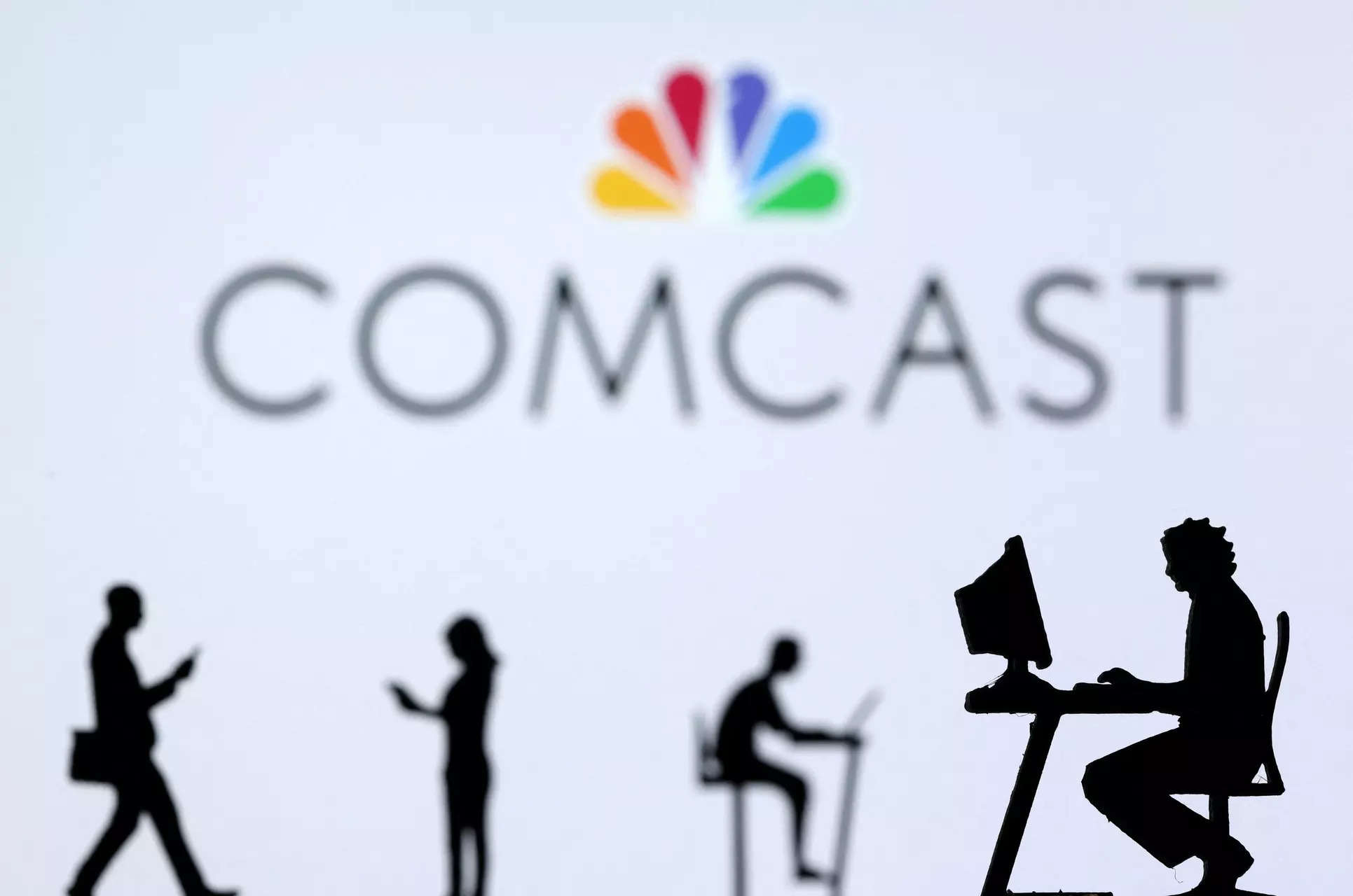 Comcast beats estimates on broadband, theme park strength, Telecom News