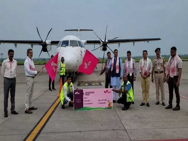 <p>Assam tourism minister flags off first FlyBig flight</p>