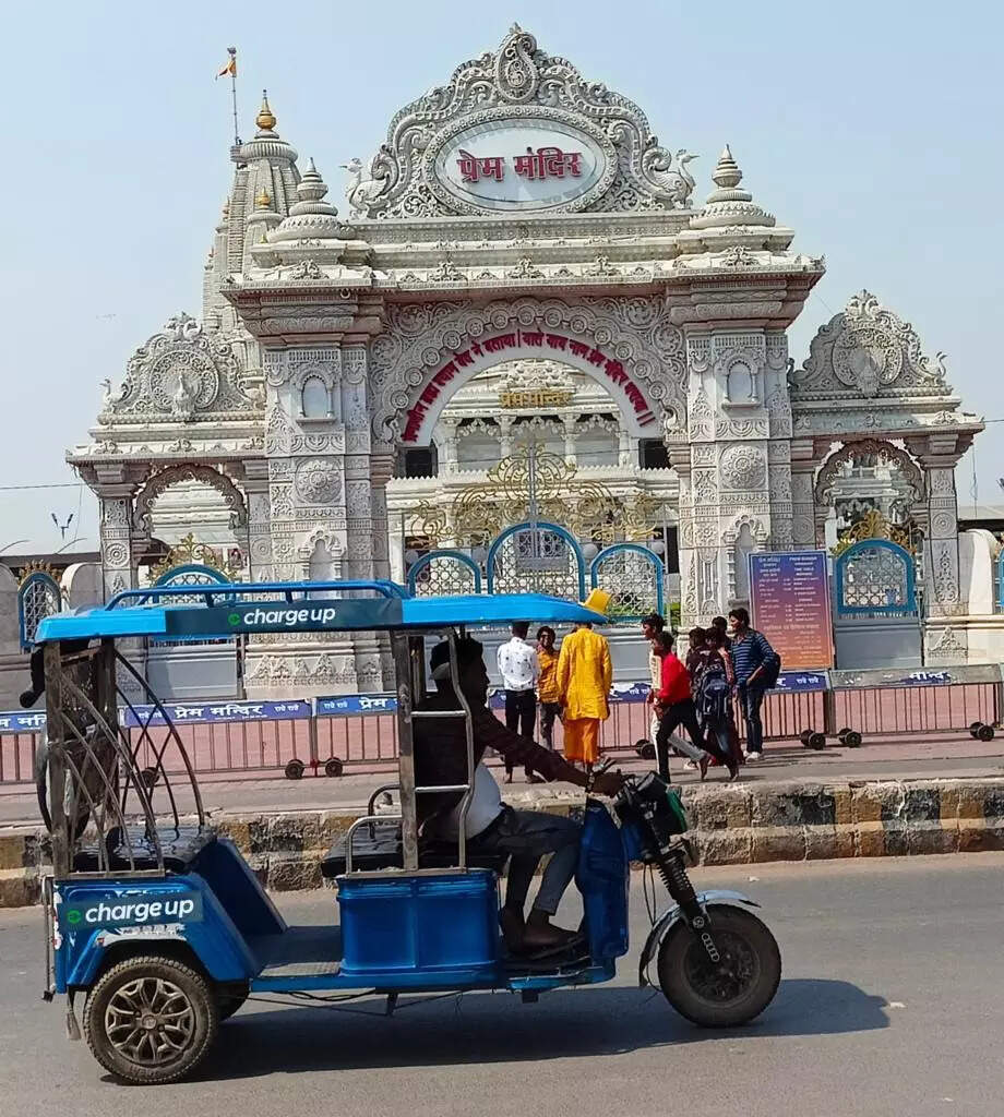 <p>Chargeup aims to help local commute drivers to transform their services, earn significantly more and improve the experience of their passengers in the process.</p>