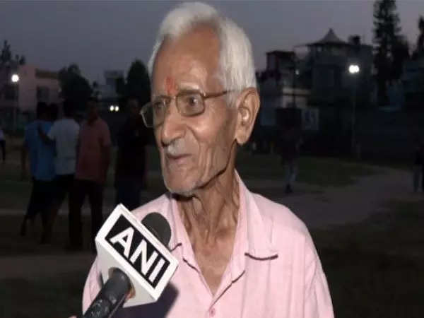 J-K: 84-year-old man transforms regular bicycle into e-cycle using solar power