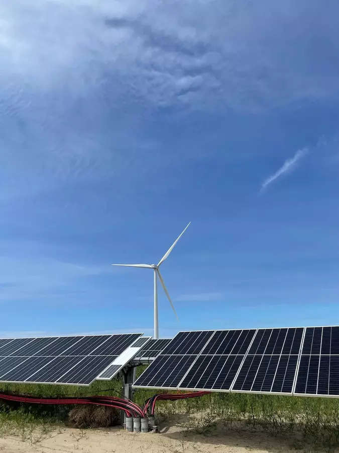 Tiny Oregon town hosts 1st wind-solar-battery 'hybrid' plant