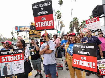 Thousands of Las Vegas workers to picket MGM, Caesars casinos