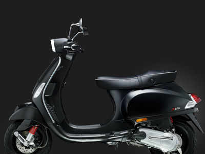 Vespa 946 Emporio Armani launched for Rs 12,04,970 (ex Pune), Auto News, ET  Auto