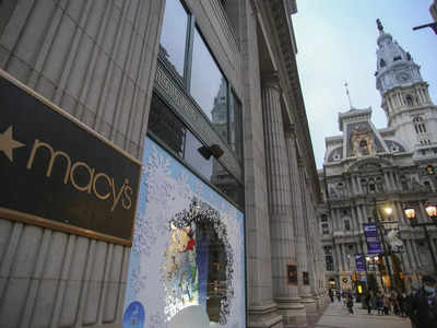 Saks Fifth Avenue Owner to Separate E-Commerce and Stores Units - WSJ