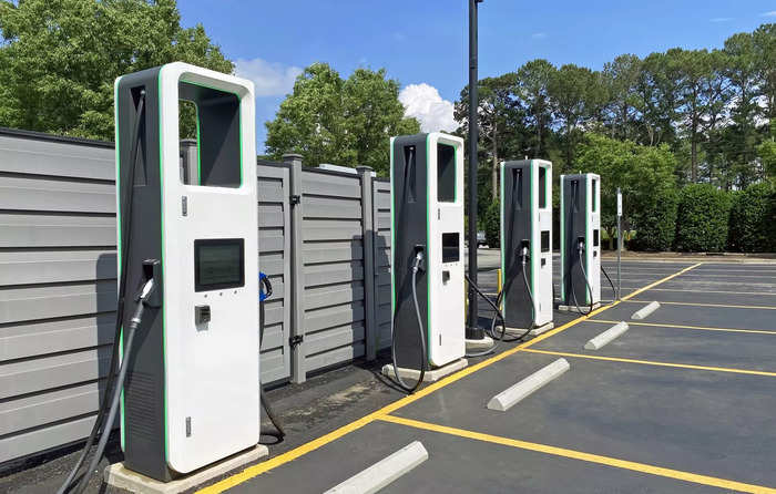 EVC global seeking angel funding to install 10,000 electric vehicle charging  stations, ET Auto