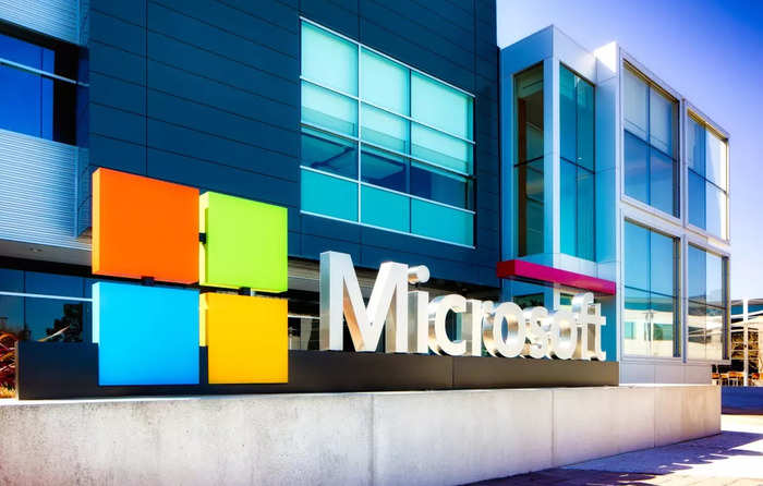 FTC sues to block the $69 billion Microsoft-Activision Blizzard merger : NPR