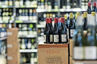 allow private liquor vends to operate too traders to delhi government