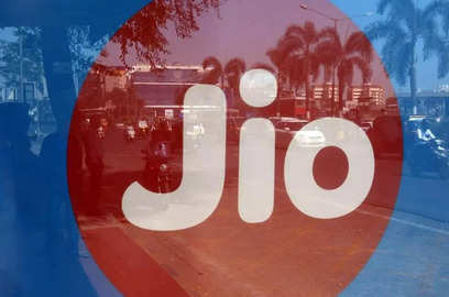 fake reliance jio tower malicious app capable of stealing financial data pii