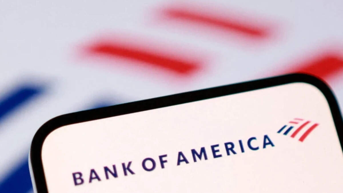 Bank of America loses bankers, tells staff of big ambition, continued hiring
