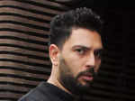 yuvraj singh sends notices to builders for infringement of privacy delayed home possession