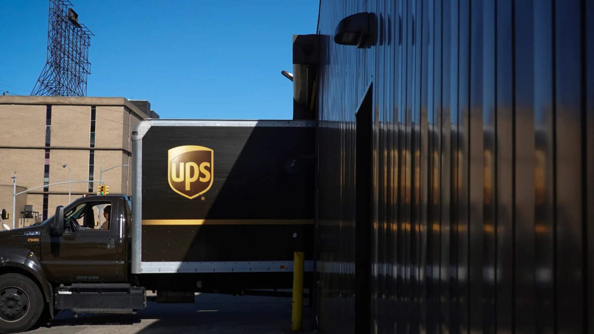 UPS to hire 100,000 temporary workers for holiday season