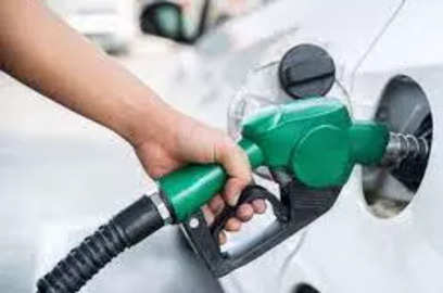 ioc hpcl bpcl post rs 18 480 crore loss in q1 on holding petrol diesel prices