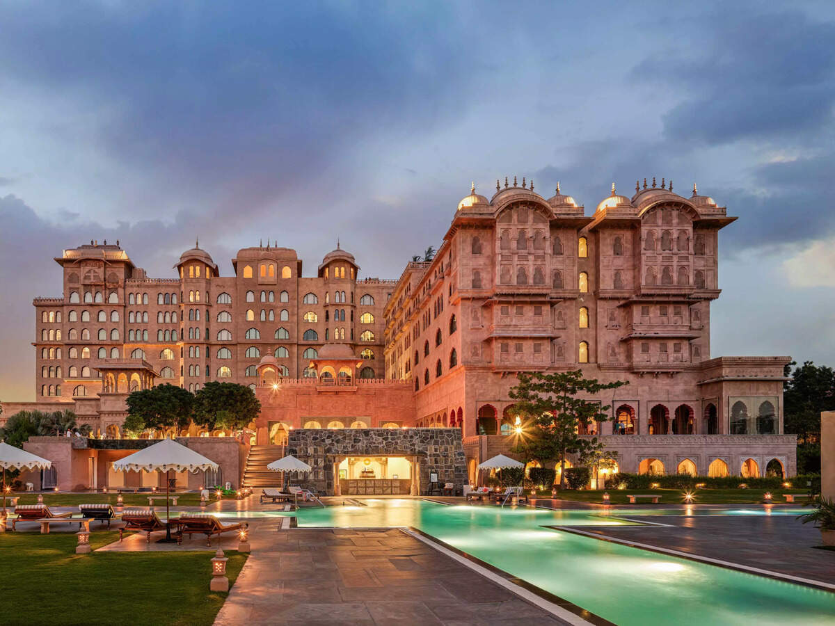 What are the advantages of planning your stay in Fairmont Jaipur?