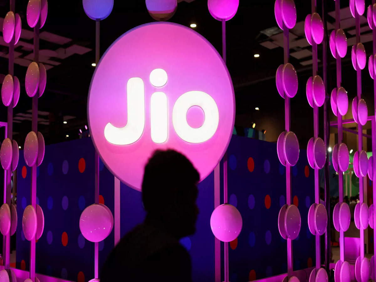 Reliance Jio Jio launches Rs 909 plan with Sony LIV Zee5