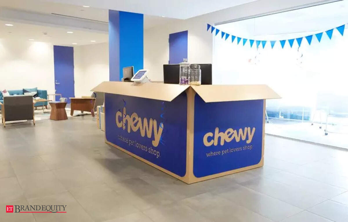 Pet products retailer Chewy appoints new CFO trims fiscal sales