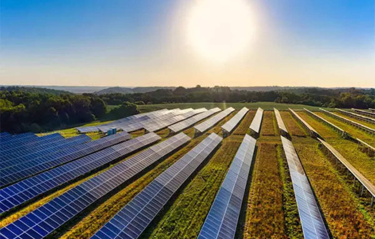 Clean energy technology investment tops 0 billion globally in 2023: IEA – ET EnergyWorld