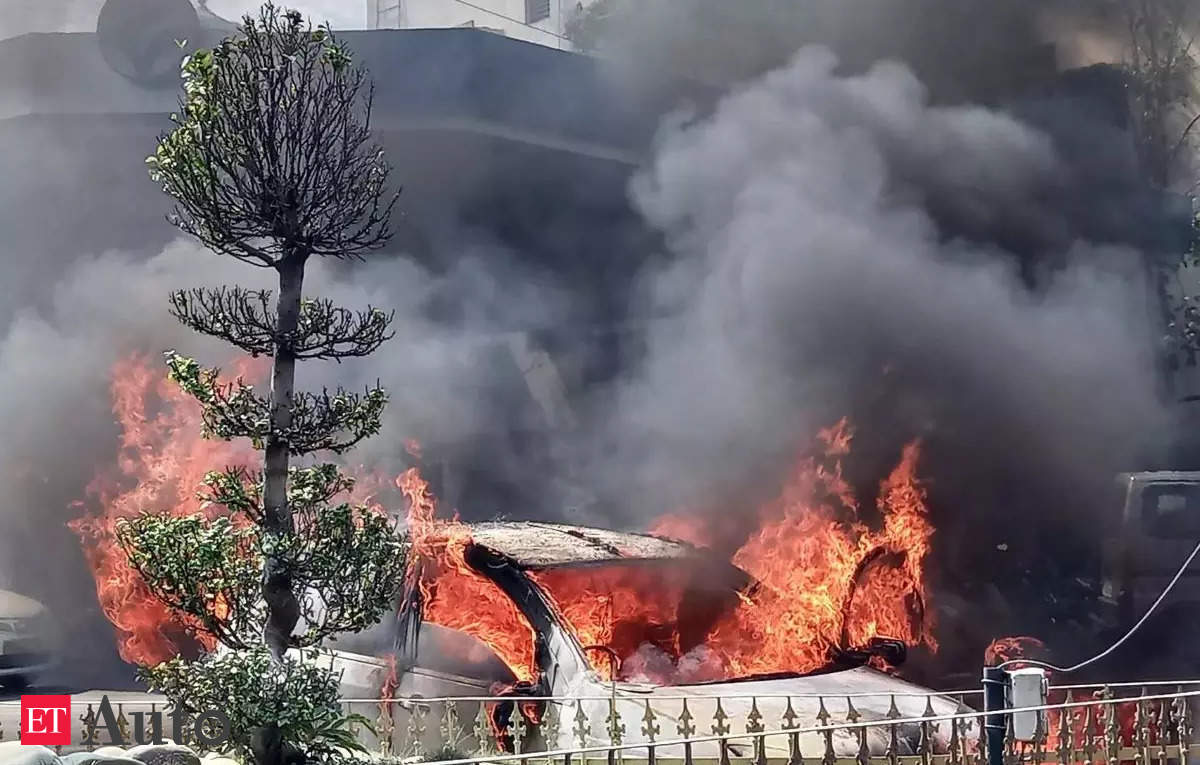 Over three dozen scrapped cars gutted in fire at abandoned Noida plot – ET Auto
