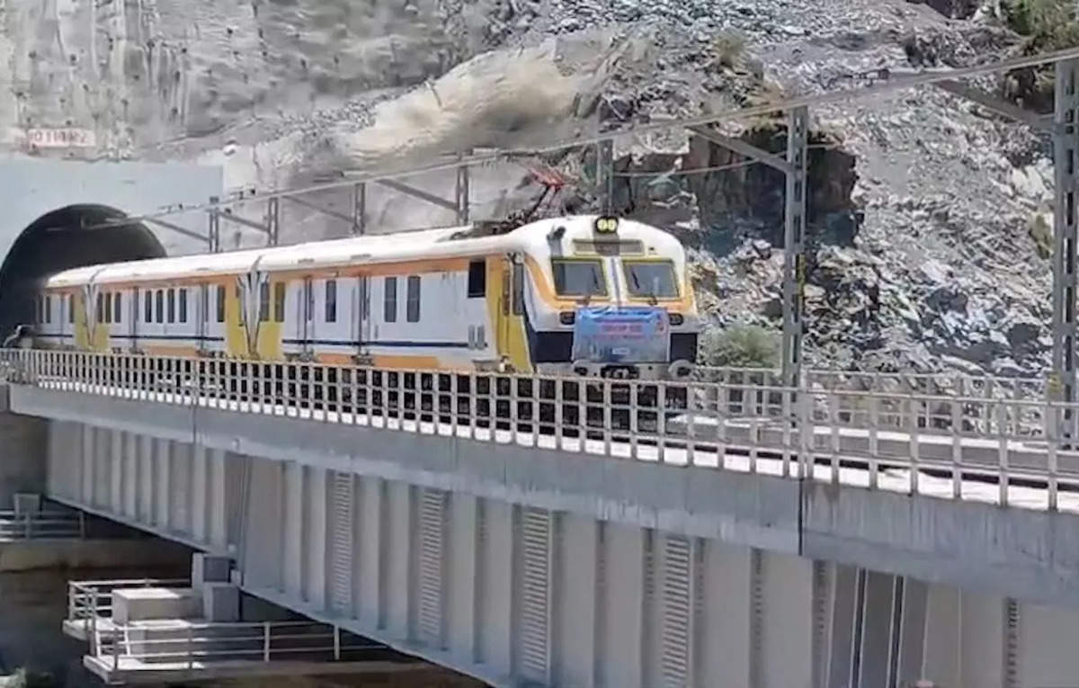 Chenab Rail Bridge: Indian Railways Successfully Conducts Full Train ...