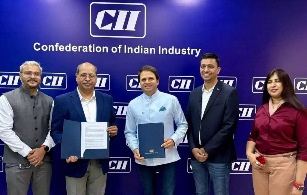 Training: CII, PeopleStrong Academy sign MoU to empower youth with HR ...