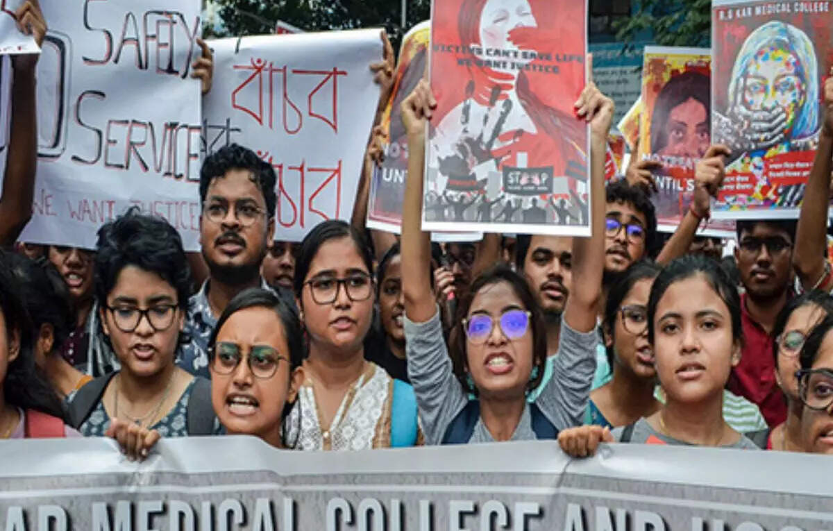 Delhi High Court: Delhi HC orders to file complaint against convict for