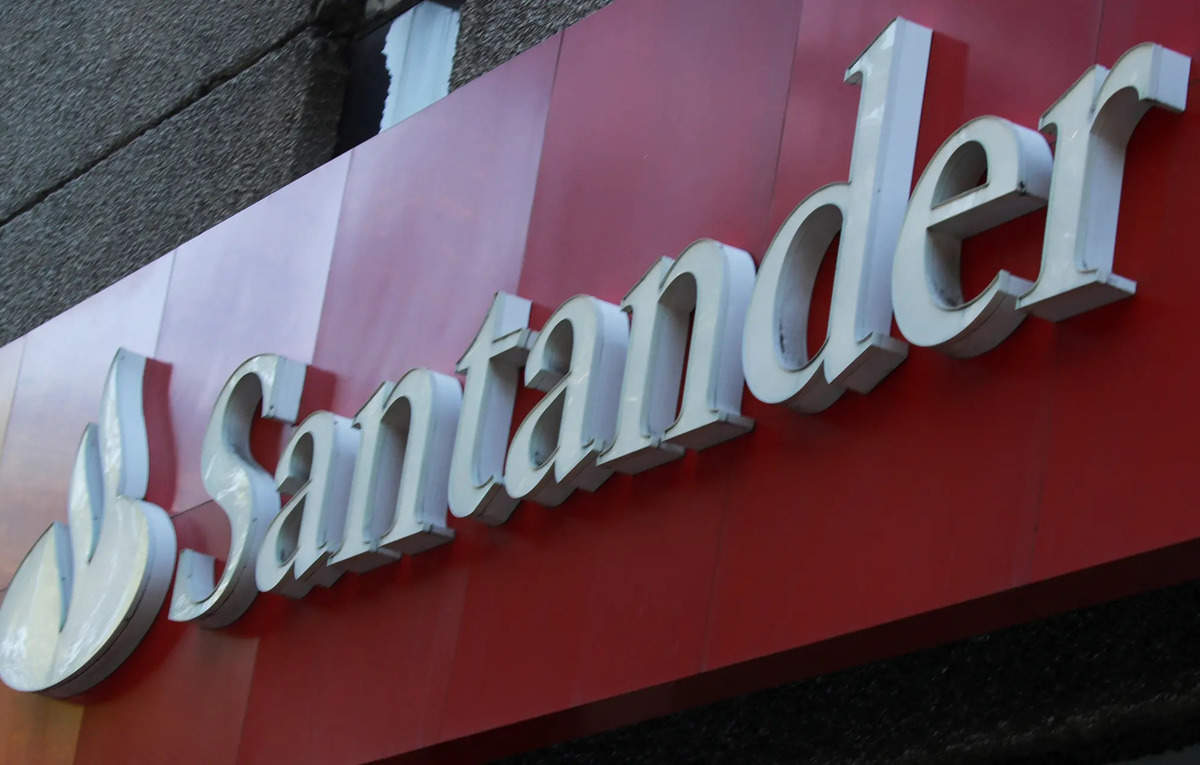 Santander CEO says more than 1,400 UK bank jobs being cut – ETHRWorld