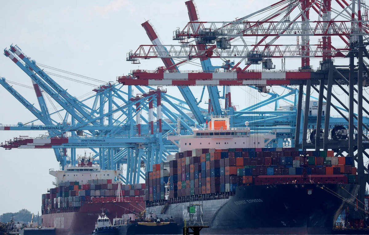 China's Green Shipping Ambitions Challenge Singapore Bunkering Hub