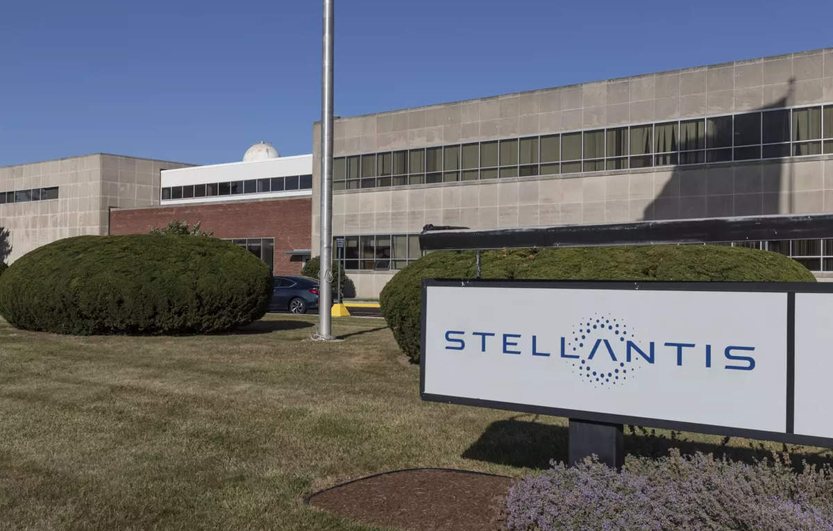 Carmaker Stellantis to shut a UK factory, hundreds of jobs at risk – ETHRWorld