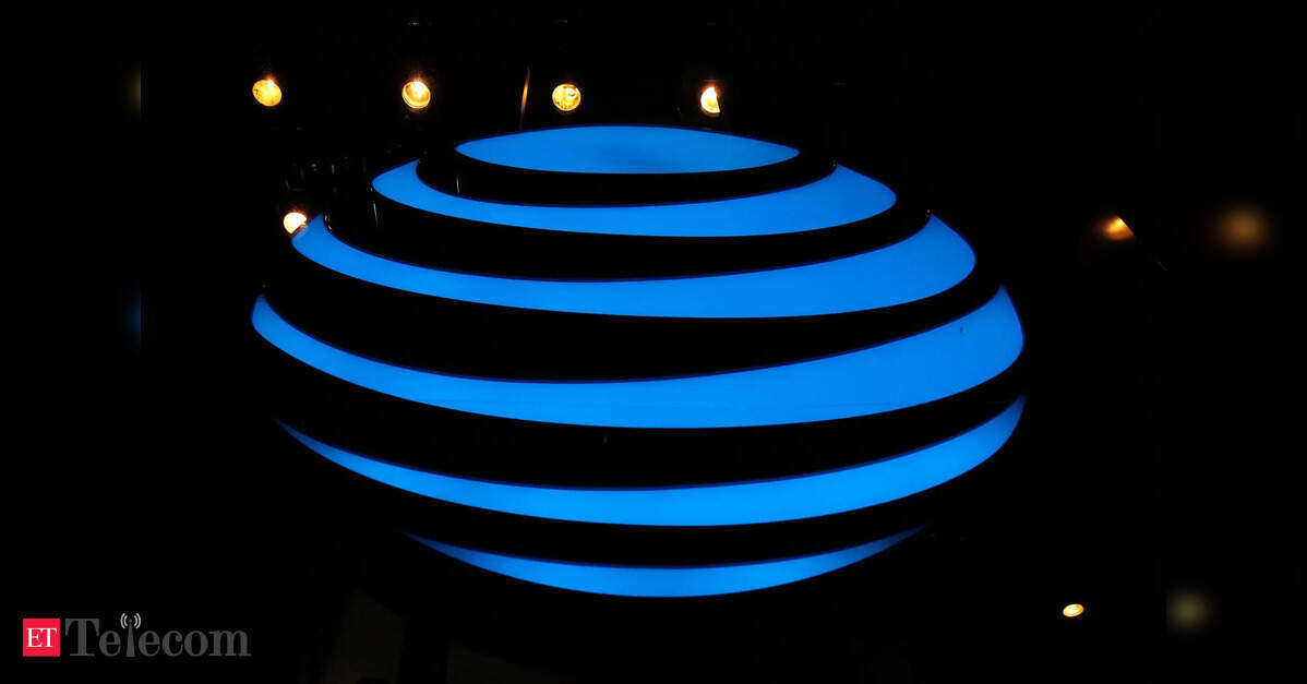 AT&T will offer bill credits for outages to 'make it right' with ...