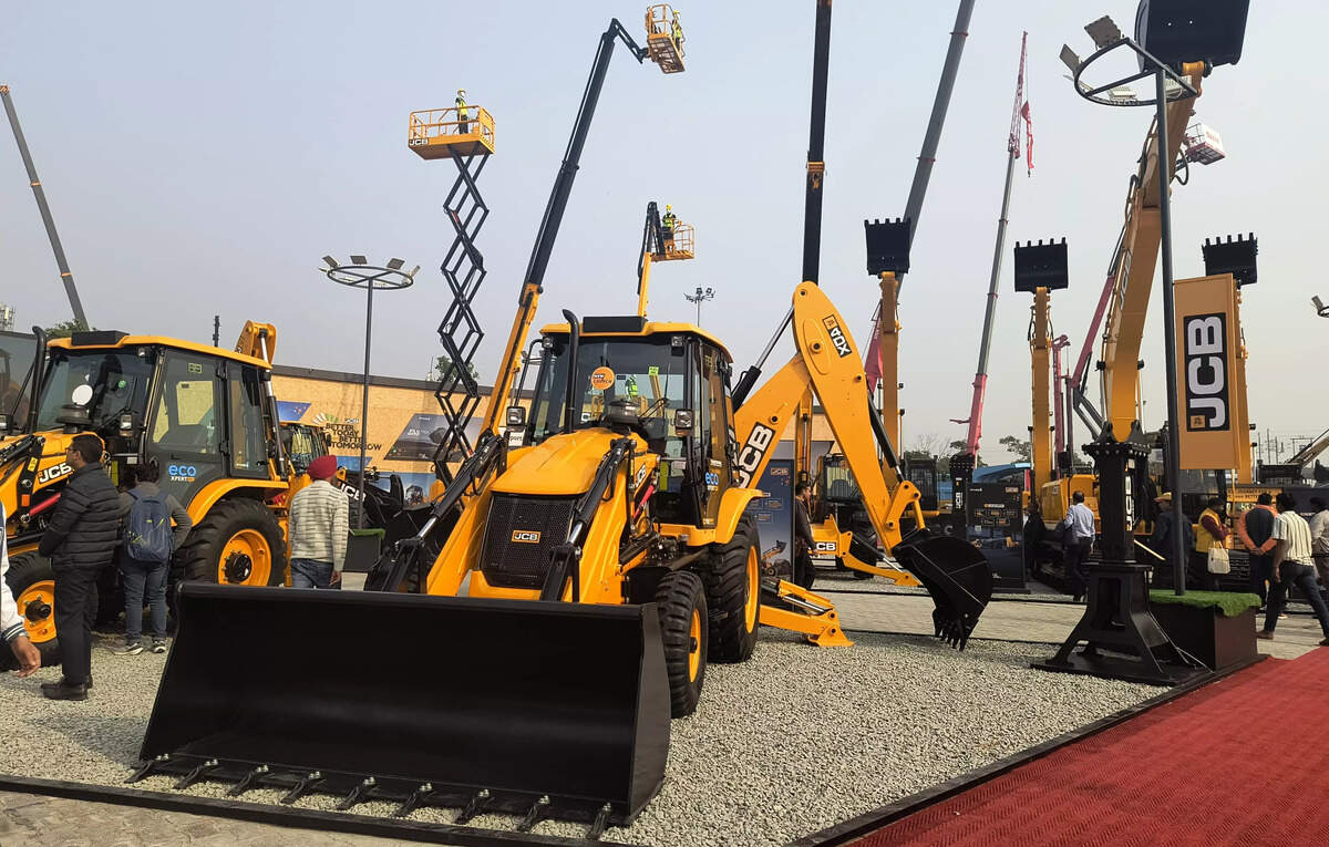 JCB India Unveils CEV Stage 5 Ready Machines at Bharat Construction Equipment Expo 2025