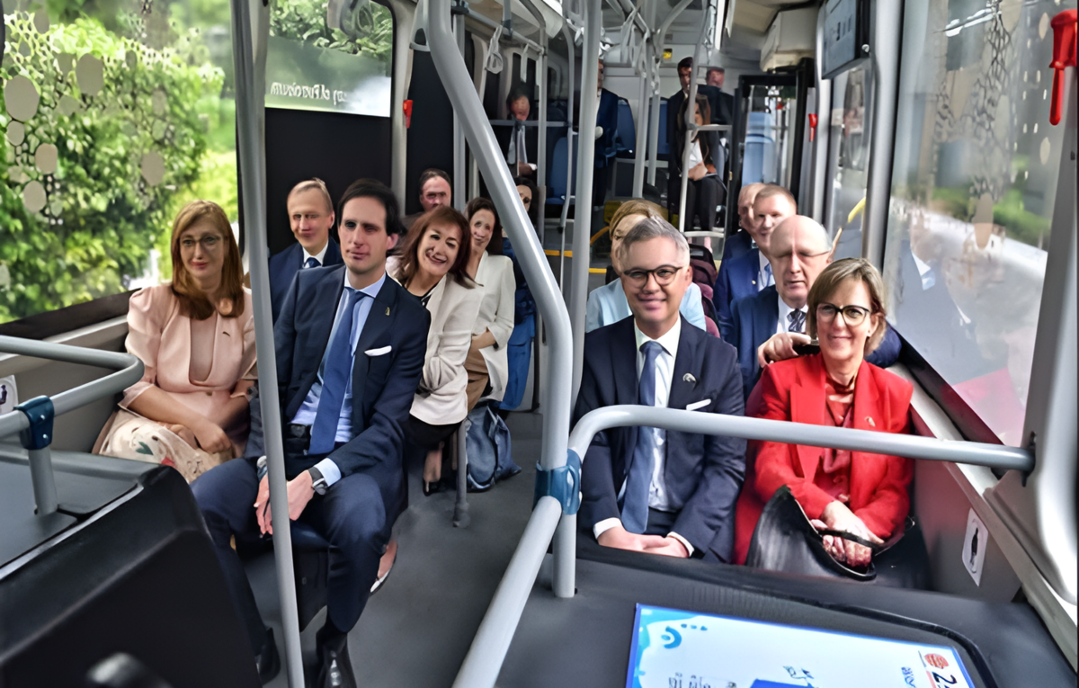 EU Commissioners Arrive in India on Hydrogen-Powered Bus for Bilateral Talks