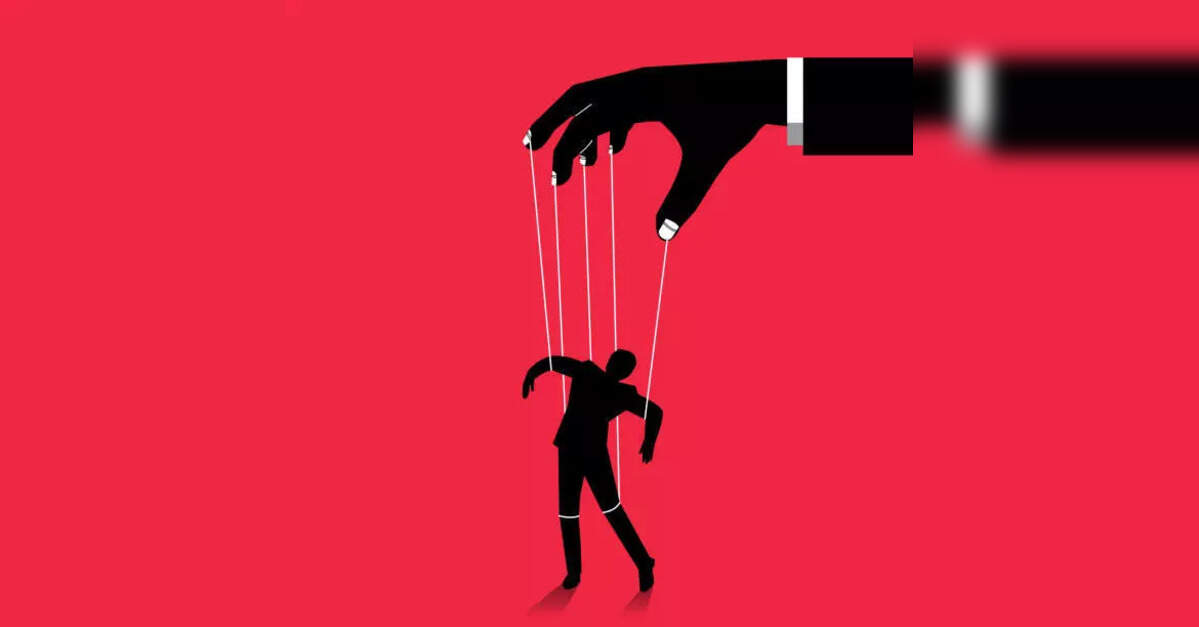 HR Response To Manipulative Behavior Caught in a web of workplace(04)