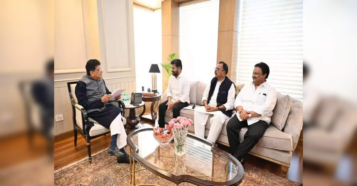 Telangana CM Reddy meets Union ministers; pushes for Smart City, Mamnoor airport funds