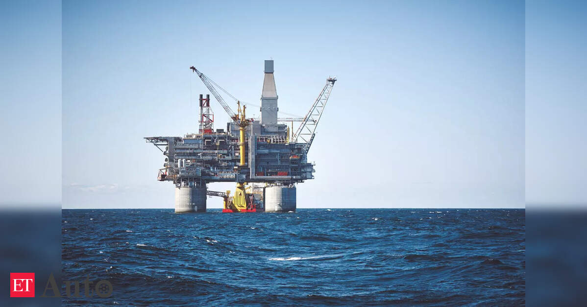 Oil prices gain on geopolitical risks, inventory worries