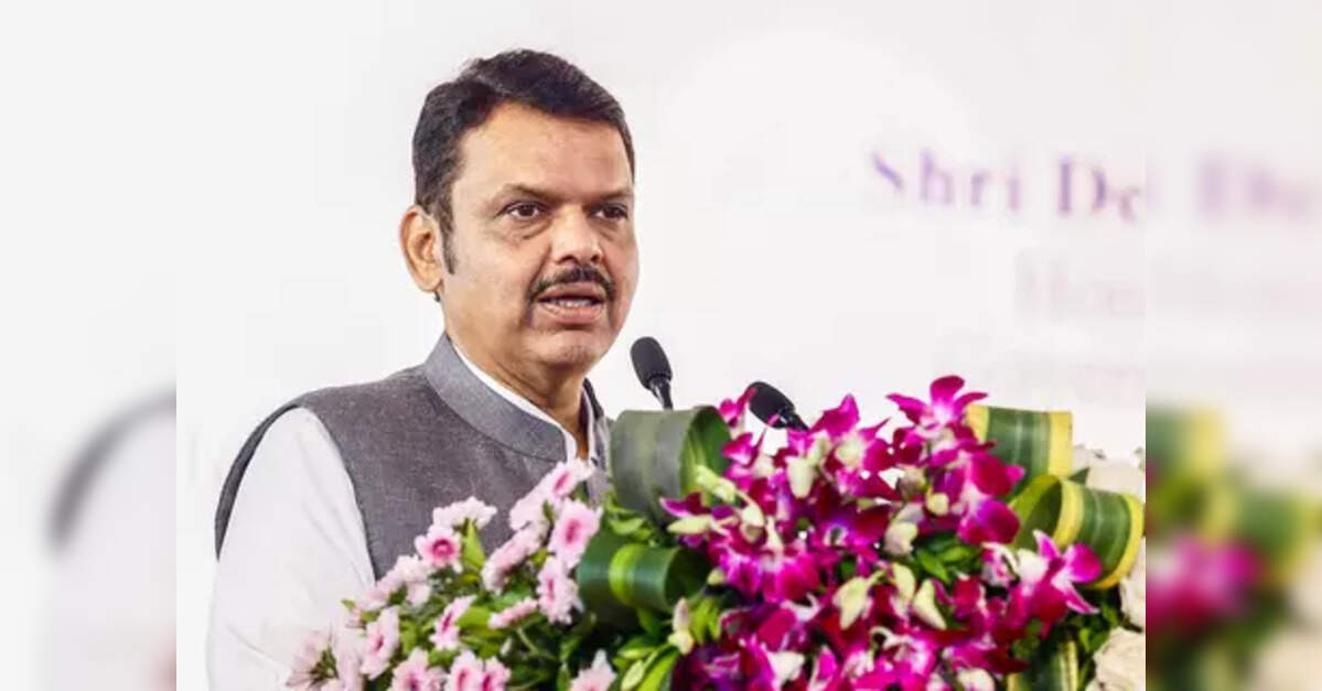 Ensure timely completion of 5,000 MW solar agri-feeder scheme by Sep 2025: Fadnavis