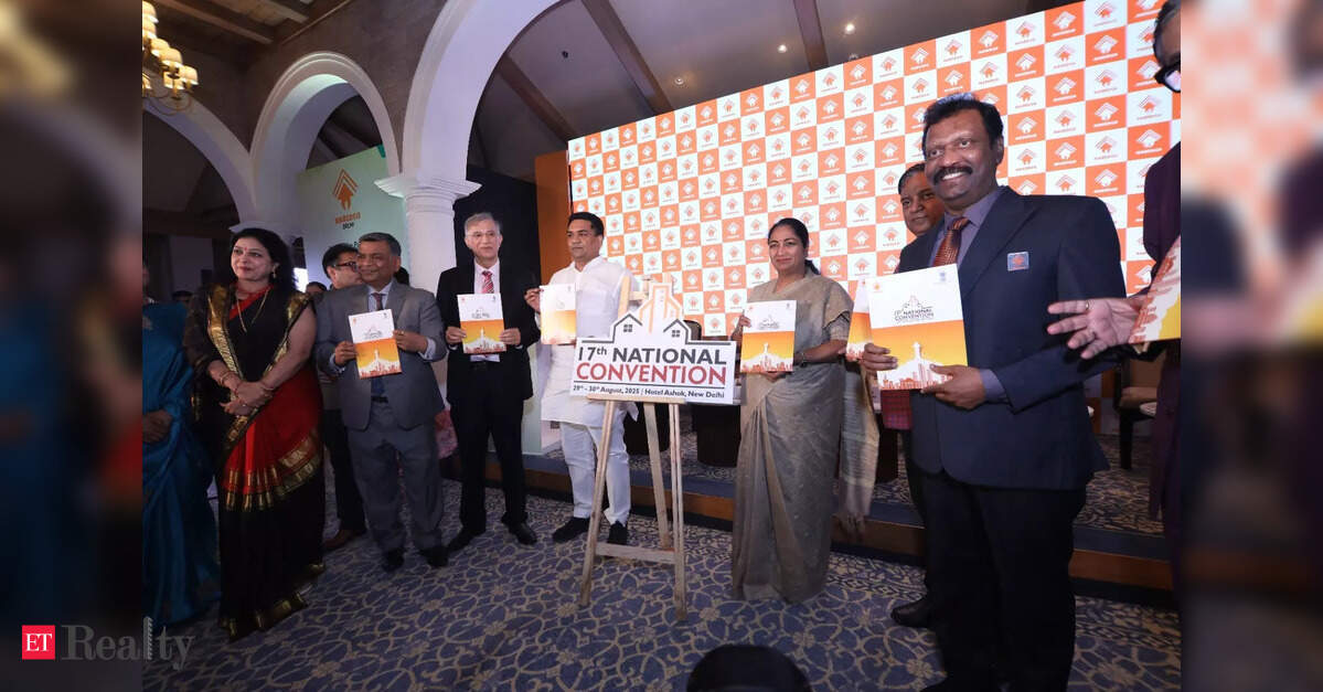 Delhi CM urges builders to come up with public private partnership model