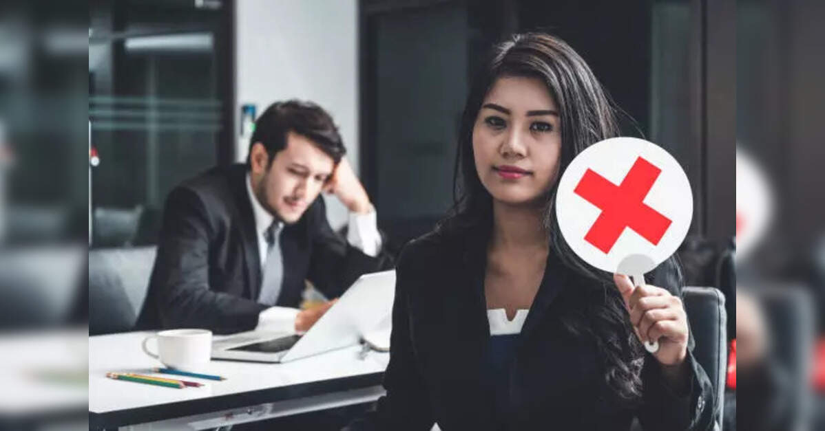 Why 59% of Recent Graduates Can't Land Entry-Level Jobs: AI and Competition Exposed