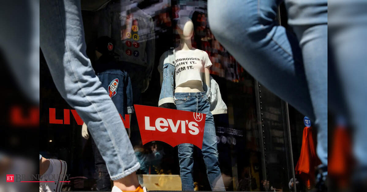 US clothing retailers test full-price strategy as rich shoppers keep