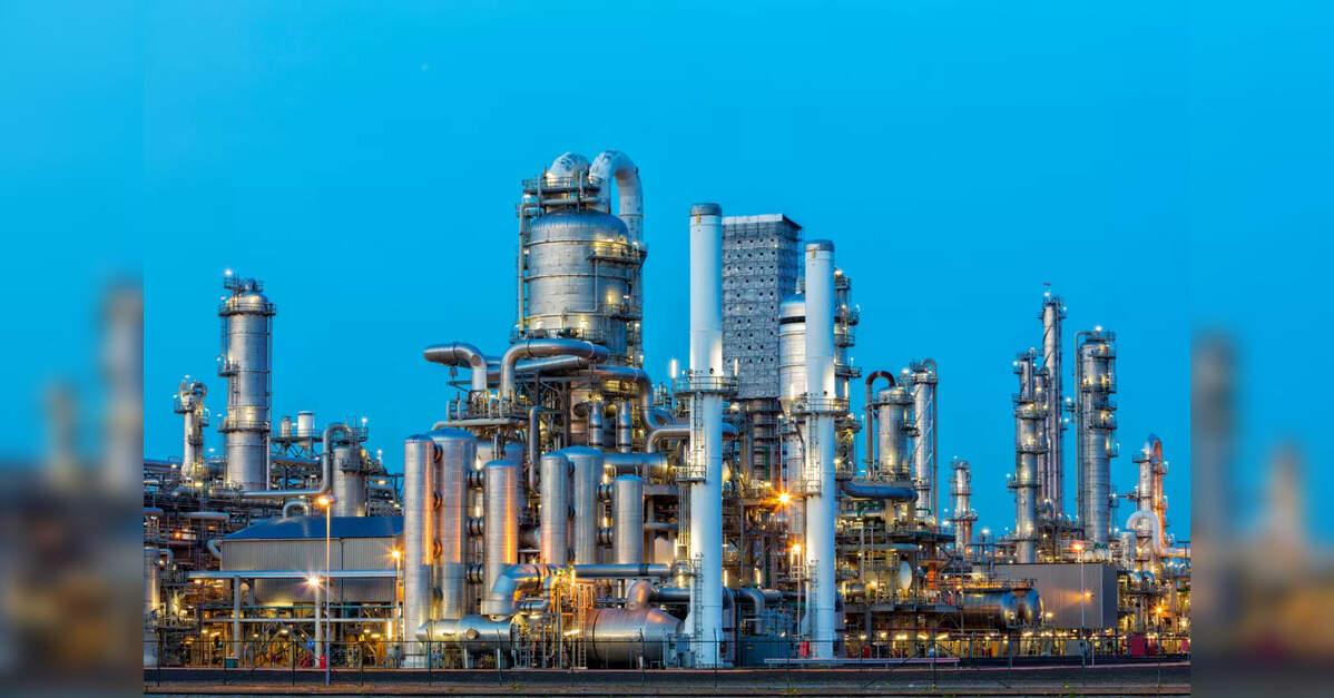 Ukraine’s strikes cripple Russian refineries, forcing export bans and fuel price hikes