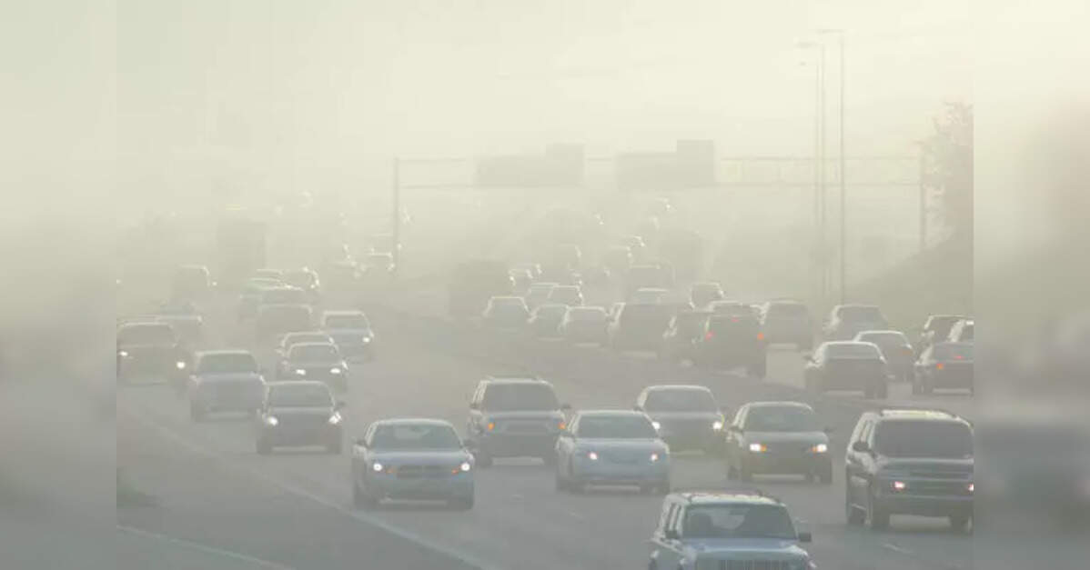 Delhi air remains "very poor" in prominent places