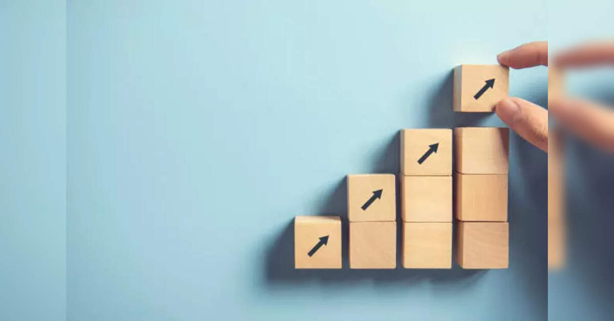 Indonesia’s formal employment rises to 42.20% in August 2025, data says