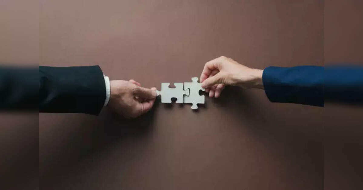 Vietnam, Laos strengthen labour cooperation with an agreement on worker mobility